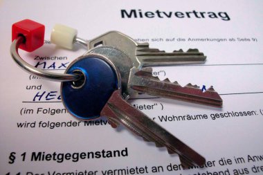 Kiralarken Almanca anahtar ve kira sözleşmesi (Mietvertrag)