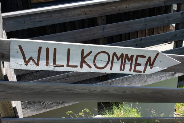 Signo Bienvenida Alemán Willkommen Bienvenida Los Huéspedes Turistas —  Fotos de Stock