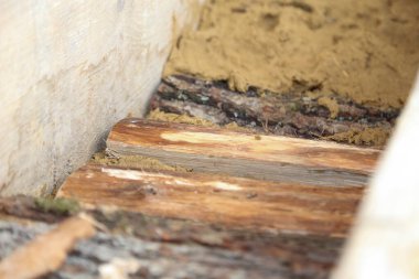 İnşaatta doğal bir yapı malzemesi olarak kullanılıyor.