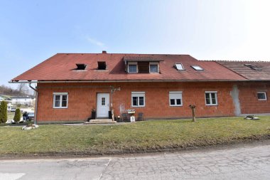 Yeni inşa edilmiş bir aile evinin kabuğu.