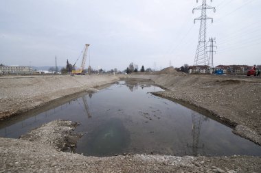 Su ve atık su temini için hidrolik mühendisliğinde kanalizasyon inşaatı