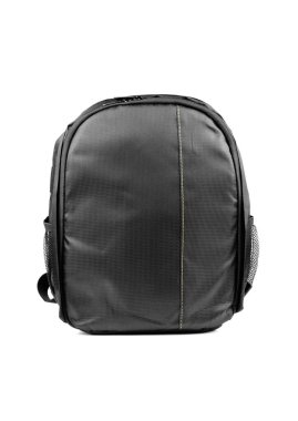 Siyah kamera sırt çantası beyaz arkaplanda izole edildi, ön görünüm