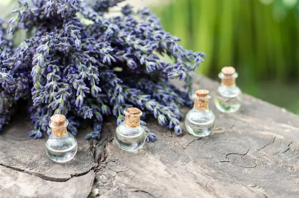 Lavender Oil Small Bottles Wooden Table Lavender Oil Lavender Bouquet — Stock Photo, Image