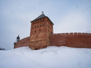 Veliky Novgorod, Rusya. Kış günü Veliky Novgorod Kremlin Kalesi 'nin kuleleri