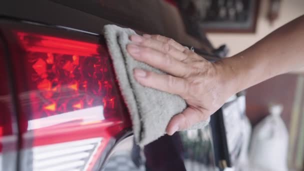 Main Masculine Aide Chiffon Serviette Humide Essuyer Poussière Pièce Voiture — Video