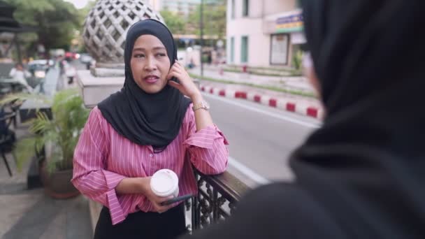 Young Joyful Asian Muslim Females Friend Hijab Crossing City Street — Stock Video