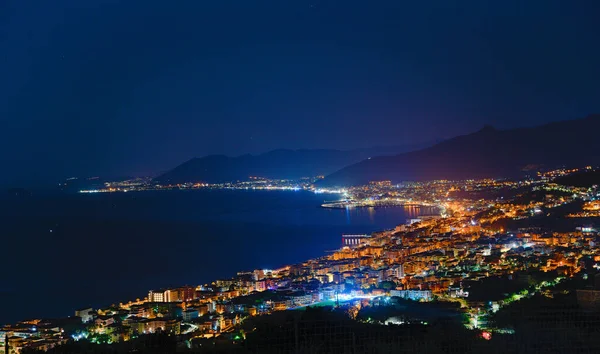 Ligurian kıyıları gece yukarıdan