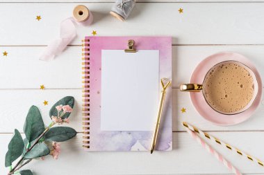 Üst görünüm boş kağıt defteri.