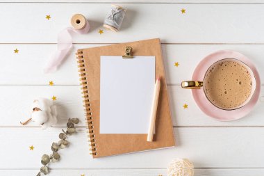 Üst görünüm boş kağıt defteri.