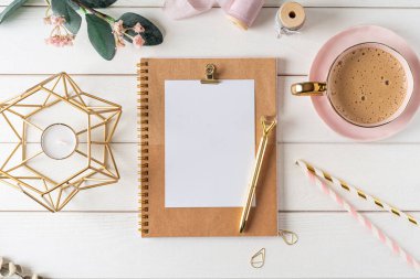 Üst görünüm boş kağıt defteri.