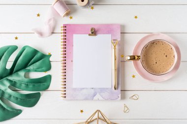 Üst görünüm boş kağıt defteri.