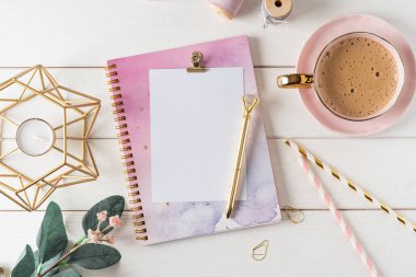 Üst görünüm boş kağıt defteri.