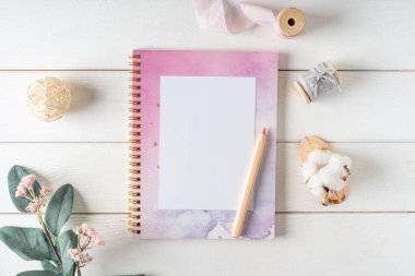 Üst görünüm boş kağıt defteri.