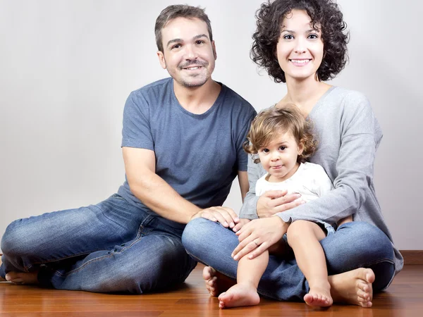 Familia feliz —  Fotos de Stock