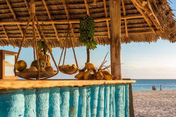 Bel bar sulla spiaggia zanzibar — Foto Stock