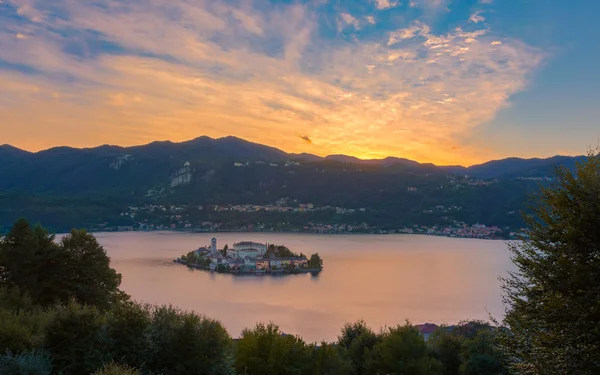 Isla romántica al atardecer — Foto de Stock