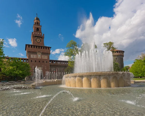 Huvudingången Till Sforza Slott Castello Sforzesco Och Fontän Framför Den — Stockfoto