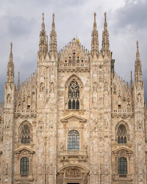 Vista Frontal Del Duomo Con Nombre Estatua Oro Madonnina Parte —  Fotos de Stock