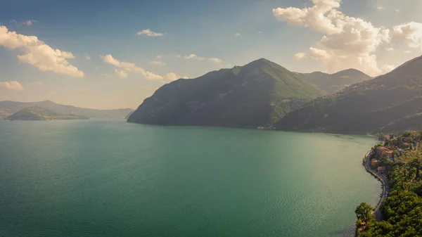 日落时Iseo湖的空中景观 意大利Bergamo — 图库照片