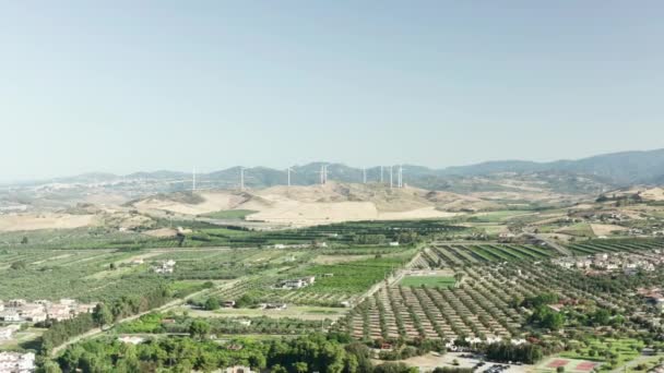 Luftaufnahme Des Kalabrischen Hinterlandes Olivenfelder Und Windräder Hintergrund Kalabrien Italien — Stockvideo