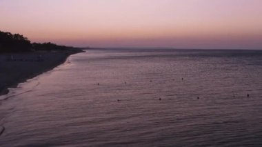 Gündoğumunda güzel Akdeniz ve sahil manzarası Calabria denizi, Simeri Mare, Güney İtalya