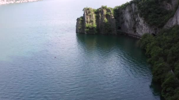 Nice Drone Shot Iseo Lake Bay Bogn Lovere City Bergamo — стоковое видео