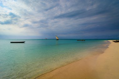 Zanzibar beach balıkçı teknesi