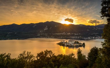 San giulio Island günbatımı
