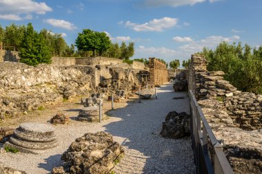 Ruins Catullus villa clipart