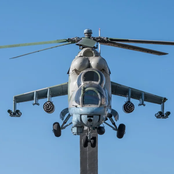 Monument Mi-24 helikopter in de stad van Moskou Ljoebertsy. — Stockfoto