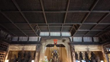 Japon Tapınağı 'nda Altın Doğum Buda Heykeli. Yüksek kalite 4k görüntü