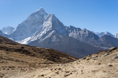 Ama Dablam dağ tepe Thukla üzerinden