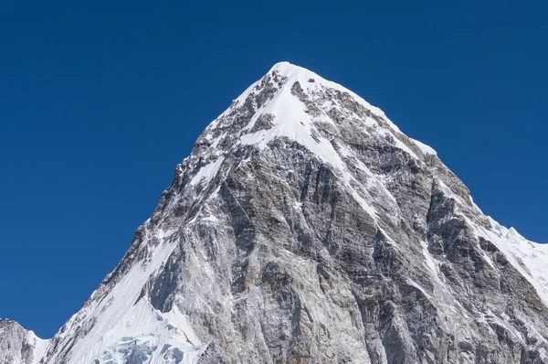 Pumori pico de montaña, región del Everest — Foto de Stock