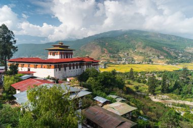 Paro ya da Rinpung dzong, Paro şehrindeki geleneksel Butan tapınağı, Butan, Asya