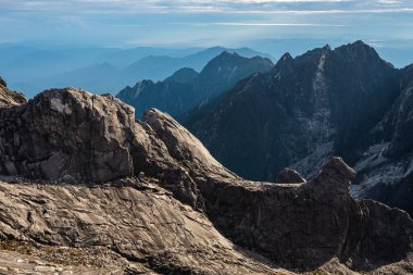 Kinabalu dağ kütlesi, Borneo adasının en yüksek zirvesi, Sabah Eyaleti, Malezya, Asya
