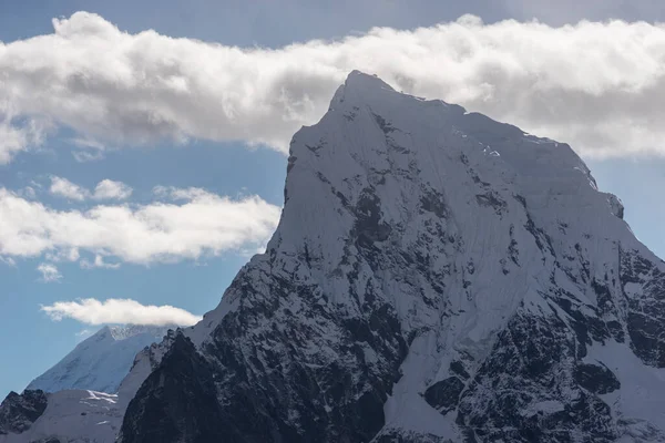 Sabah Görüşünde Cholatse Dağı Zirvesi Everest Bölgesinde Renjo Pass Tan — Stok fotoğraf