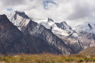 Zanskar Vadisi 'ndeki güzel dağ zirvesi, Ladakh Bölgesi' ndeki Himalaya dağları, Hindistan 'ın kuzeyi, Asya