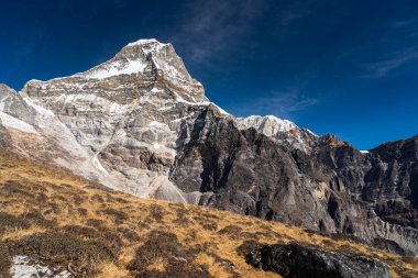 Asya, Nepal 'deki Himalaya dağları, Mera tepe yürüyüş rotasındaki 43 veya Kyashar dağı zirvesi.