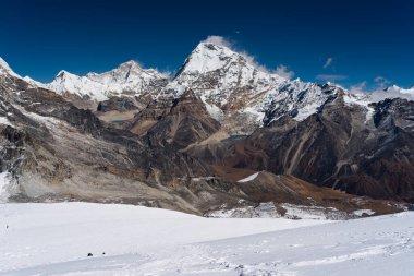 Makalu ve Chamlang dağ zirvesi Mera Tepesi yüksek kampından Himalaya dağlarının Nepal, Asya sıradağları