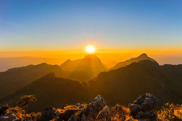 Puesta de sol en Doi Luang Chiang Dao — Foto de Stock