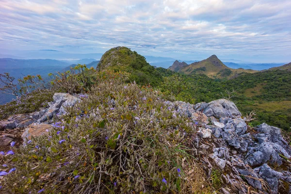 Kiw Lom colline à Doi Luang Chiang Dao — Photo