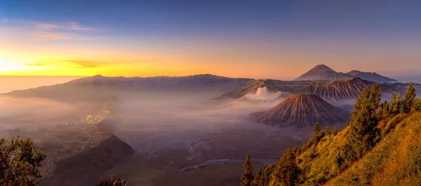 Πανοραμική θέα στο βουνό Bromo το πρωί — Φωτογραφία Αρχείου