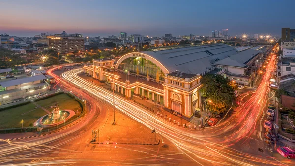 Trafik i Hua Lam Phong järnvägsstation — Stockfoto