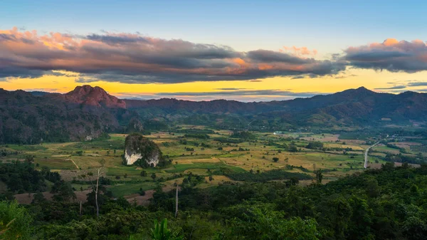 Coucher de soleil à Phu Langa — Photo