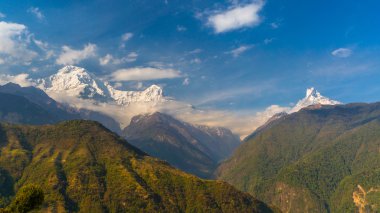 Panoramik dağ Annapurna ve Machapurchre