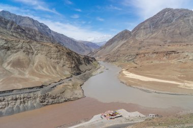 Bağlantı Zanskar nehir ve Indus Nehri