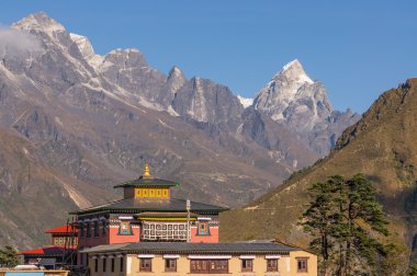 Tengboche Manastırı ve dağ