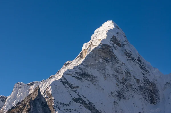 Ama Dablam pico da montanha, região do Everest — Fotografia de Stock