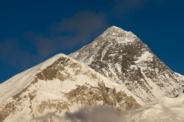 Montaña Everest desde el punto de vista Kalapatthar — Foto de Stock