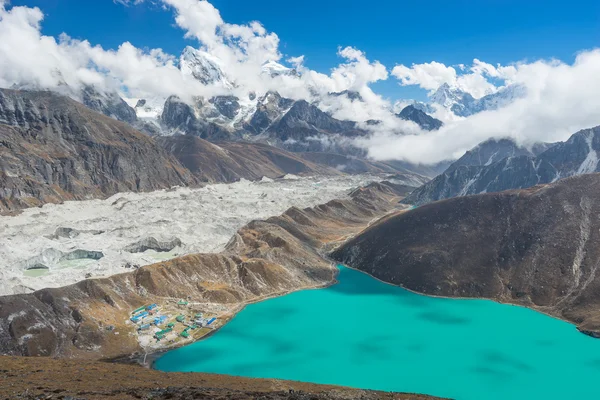 Gokyo 研究所から Gokyo 湖ビュー — ストック写真